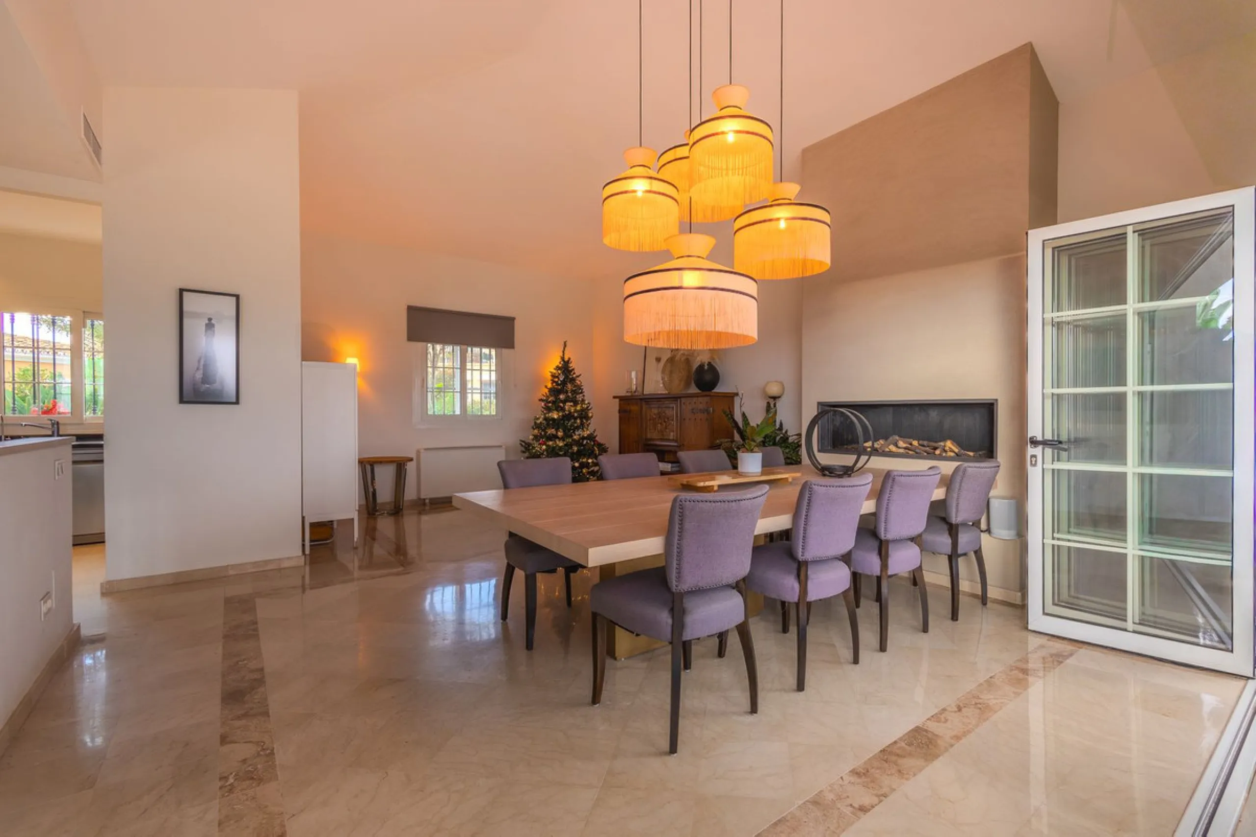 House - Semi-Detached House в продаже в Marbella, Málaga. В доме 4 спален и 4 ванных комнат. Площадь дома 300 м². Площадь участка 334 м²