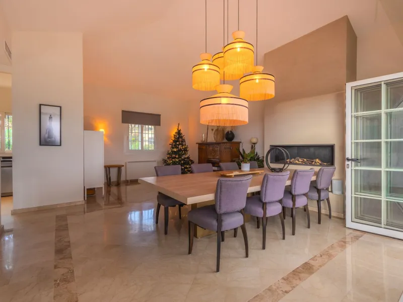 House - Semi-Detached House в продаже в Marbella, Málaga. В доме 4 спален и 4 ванных комнат. Площадь дома 300 м². Площадь участка 334 м²