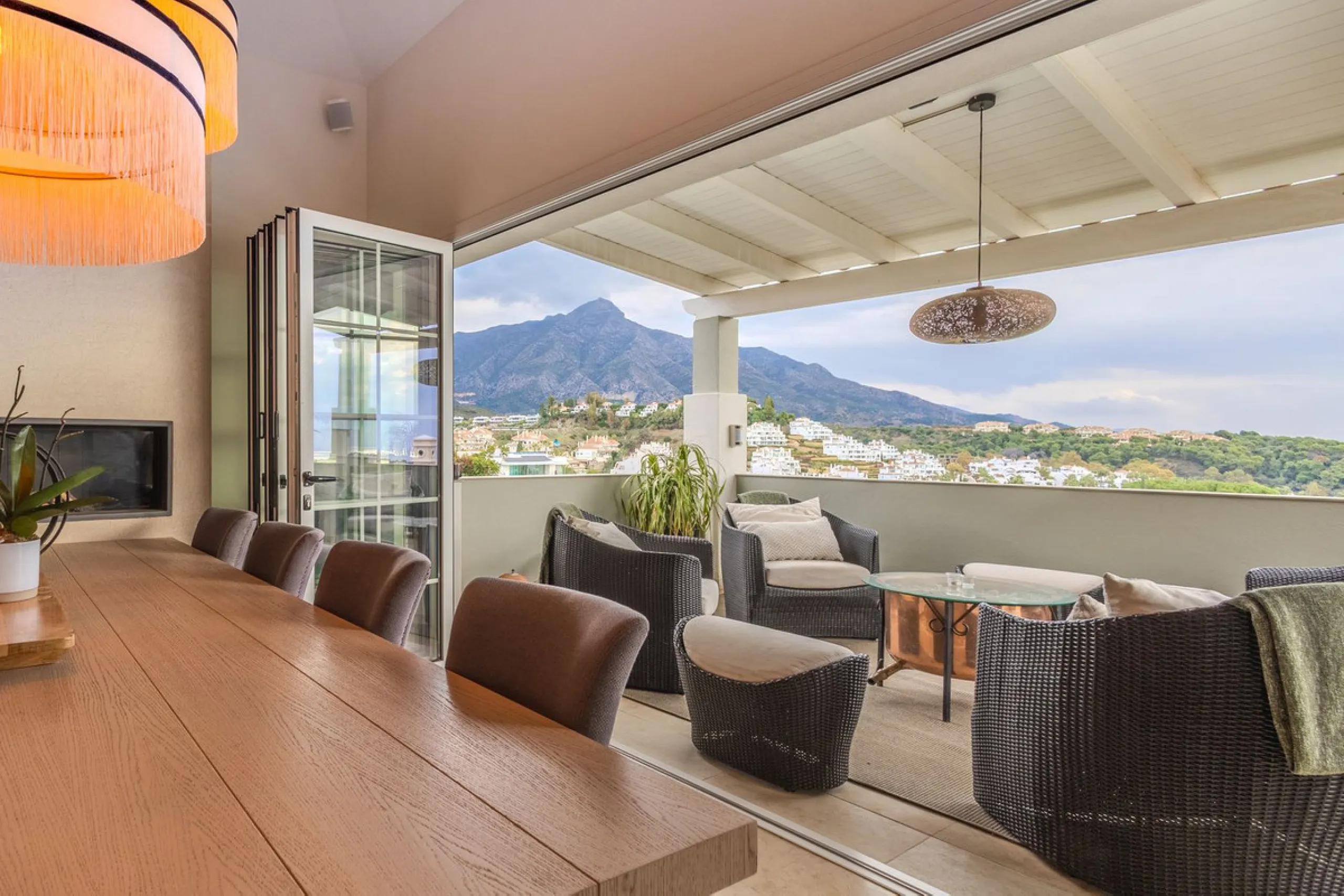 House - Semi-Detached House в продаже в Marbella, Málaga. В доме 4 спален и 4 ванных комнат. Площадь дома 300 м². Площадь участка 334 м²
