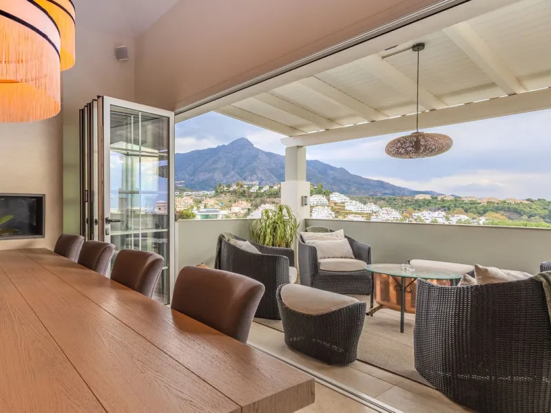 House - Semi-Detached House в продаже в Marbella, Málaga. В доме 4 спален и 4 ванных комнат. Площадь дома 300 м². Площадь участка 334 м²