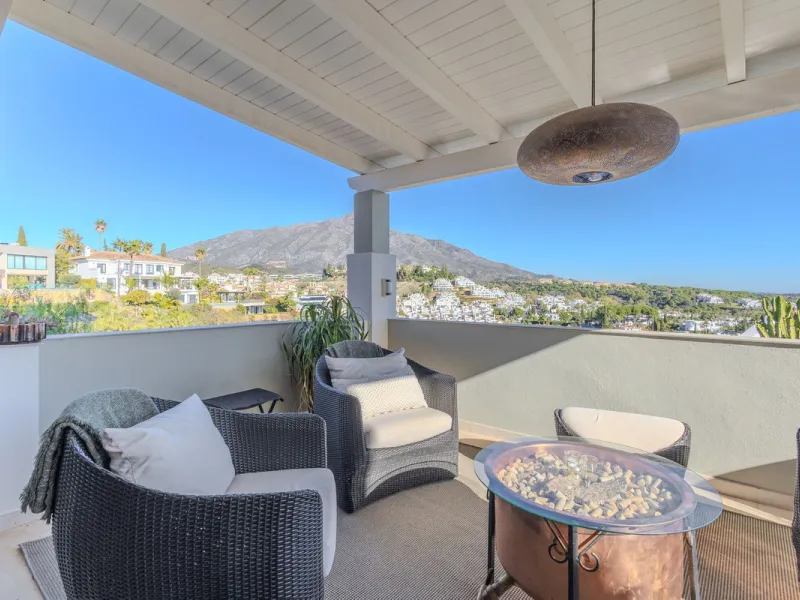 House - Semi-Detached House в продаже в Marbella, Málaga. В доме 4 спален и 4 ванных комнат. Площадь дома 300 м². Площадь участка 334 м²