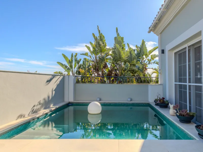 House - Semi-Detached House в продаже в Marbella, Málaga. В доме 4 спален и 4 ванных комнат. Площадь дома 300 м². Площадь участка 334 м²