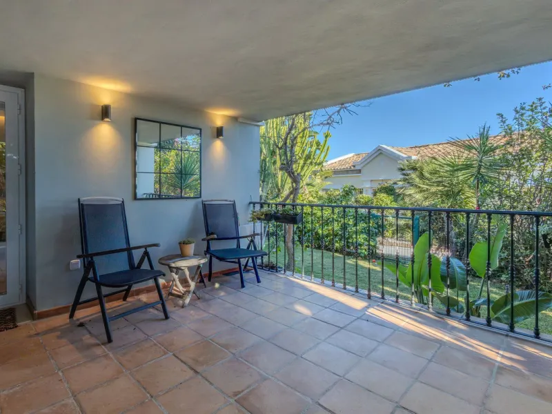 House - Semi-Detached House в продаже в Marbella, Málaga. В доме 4 спален и 4 ванных комнат. Площадь дома 300 м². Площадь участка 334 м²