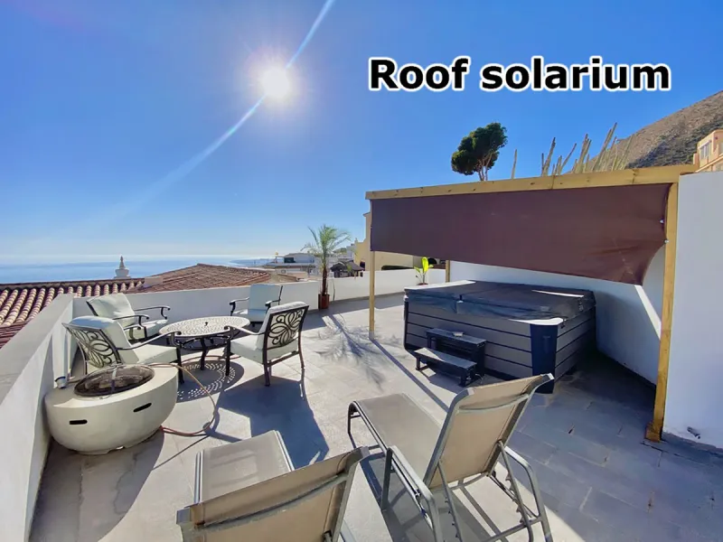 MASSIVELY REDUCED by €400k now only € 1,395,000 for quick sale - Stunning refurbished 5 bed, 5 bath luxury villa, plus extra 1 bed apartment area, double garage & spectacular panoramic sea views. Only 7 mins walk to the heart of the beautiful Benalmadena 
