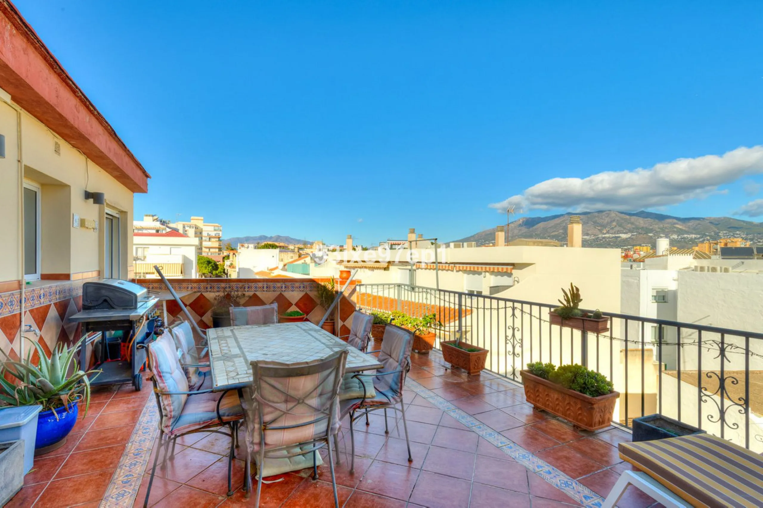Apartment - Top Floor Apartment в продаже в Fuengirola, Málaga. В доме 2 спален и 1 ванных комнат. Площадь дома 56 м²