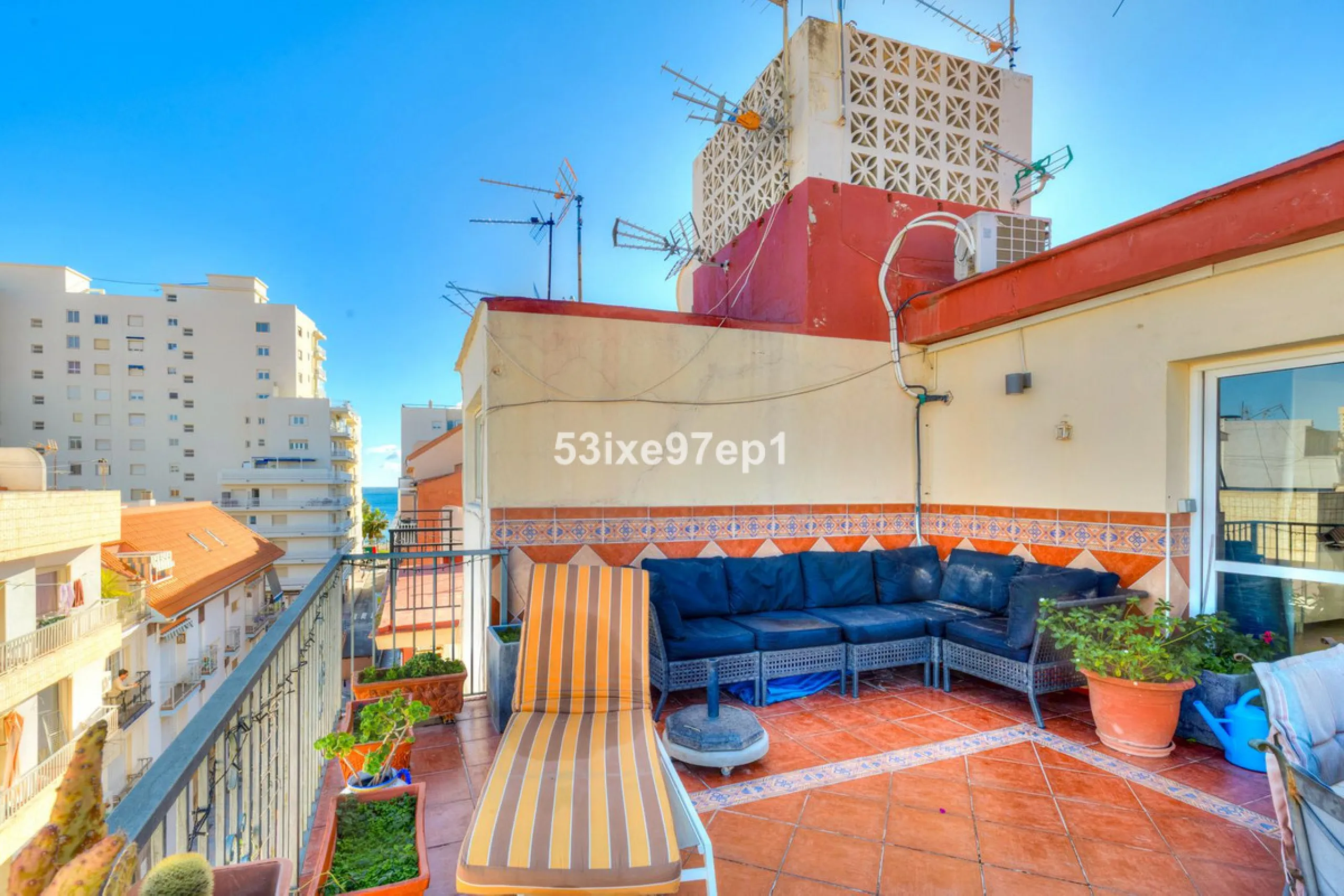 Apartment - Top Floor Apartment в продаже в Fuengirola, Málaga. В доме 2 спален и 1 ванных комнат. Площадь дома 56 м²