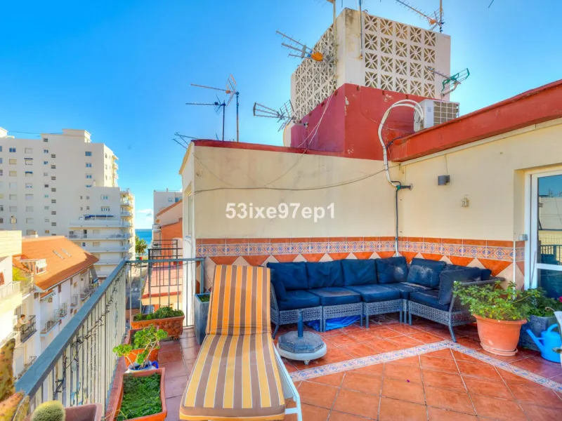 Apartment - Top Floor Apartment в продаже в Fuengirola, Málaga. В доме 2 спален и 1 ванных комнат. Площадь дома 56 м²