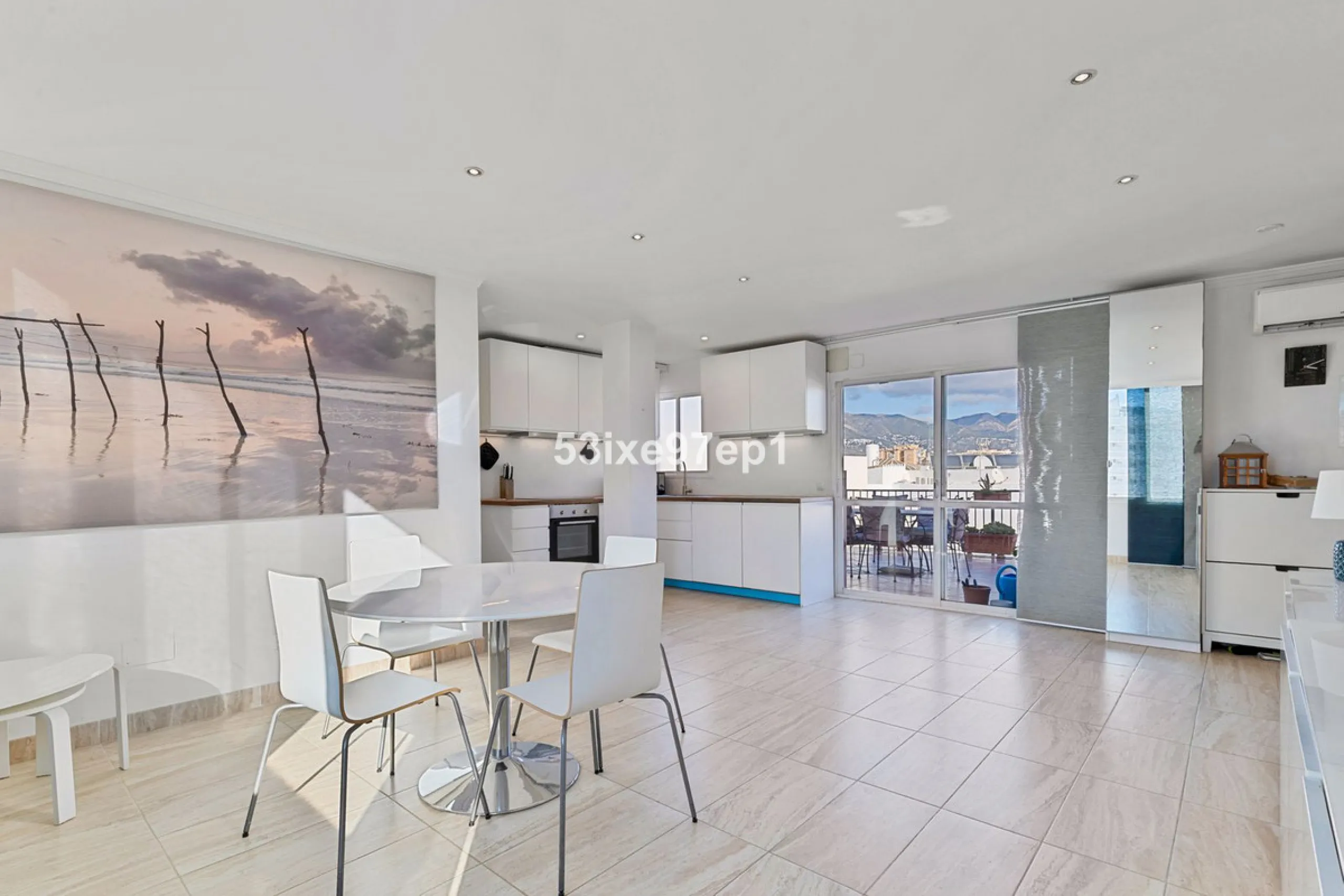 Apartment - Top Floor Apartment в продаже в Fuengirola, Málaga. В доме 2 спален и 1 ванных комнат. Площадь дома 56 м²