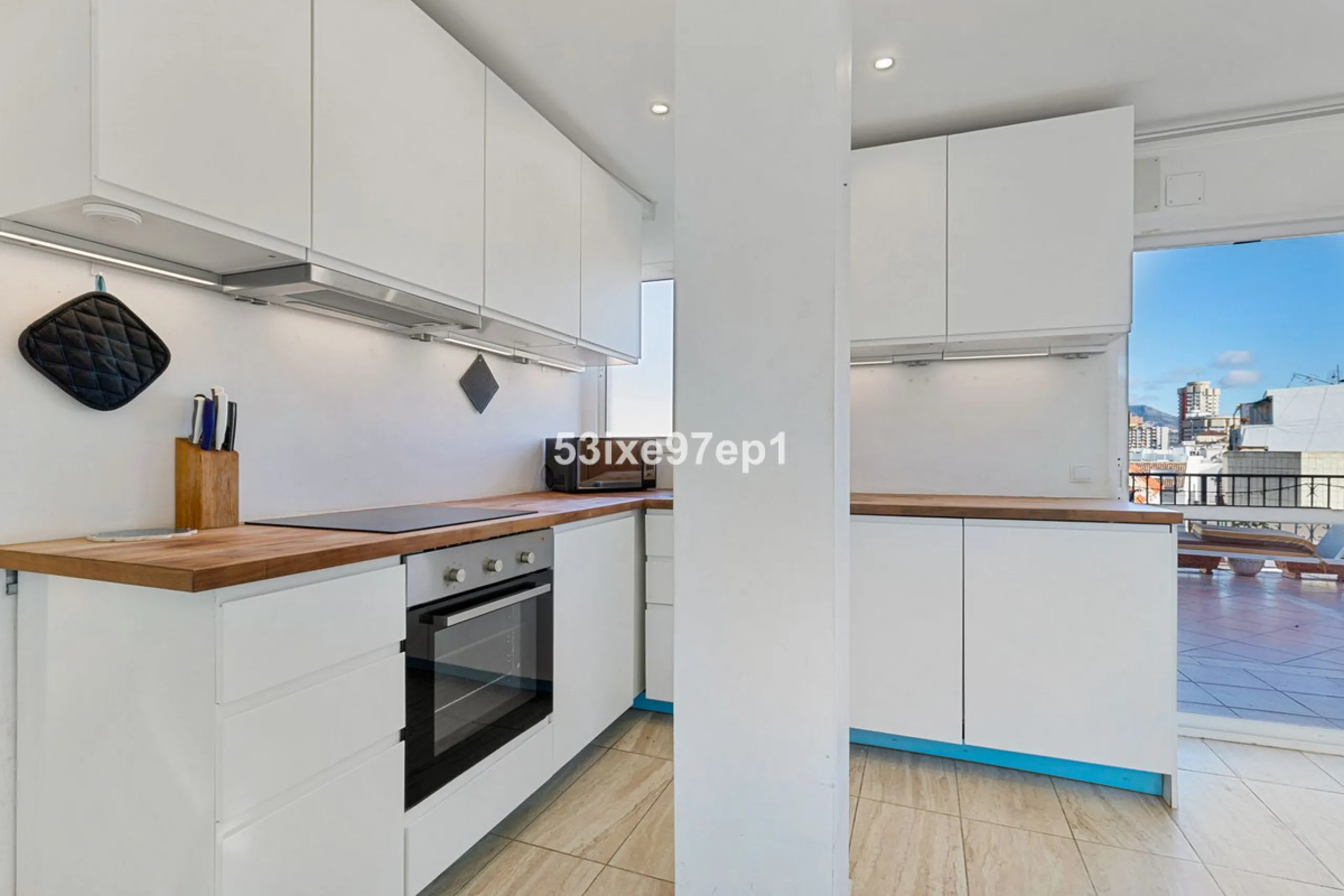 Apartment - Top Floor Apartment в продаже в Fuengirola, Málaga. В доме 2 спален и 1 ванных комнат. Площадь дома 56 м²