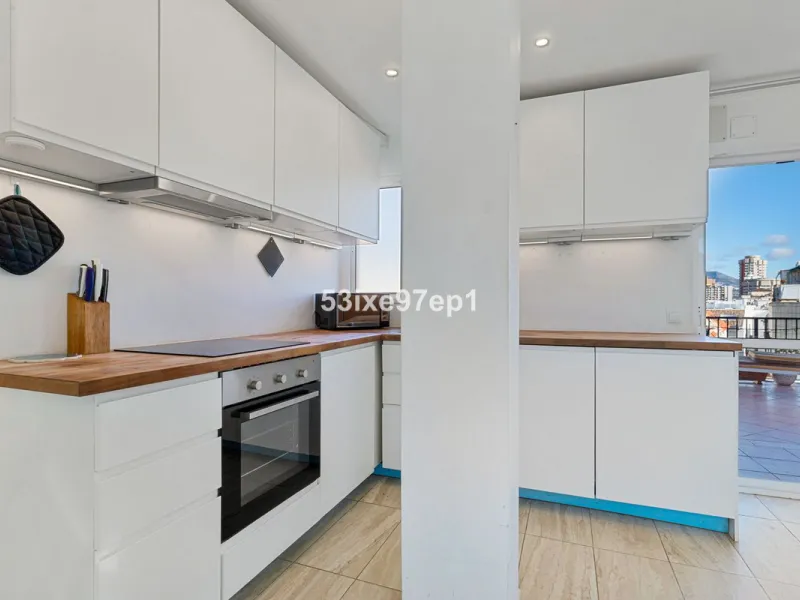 Apartment - Top Floor Apartment в продаже в Fuengirola, Málaga. В доме 2 спален и 1 ванных комнат. Площадь дома 56 м²