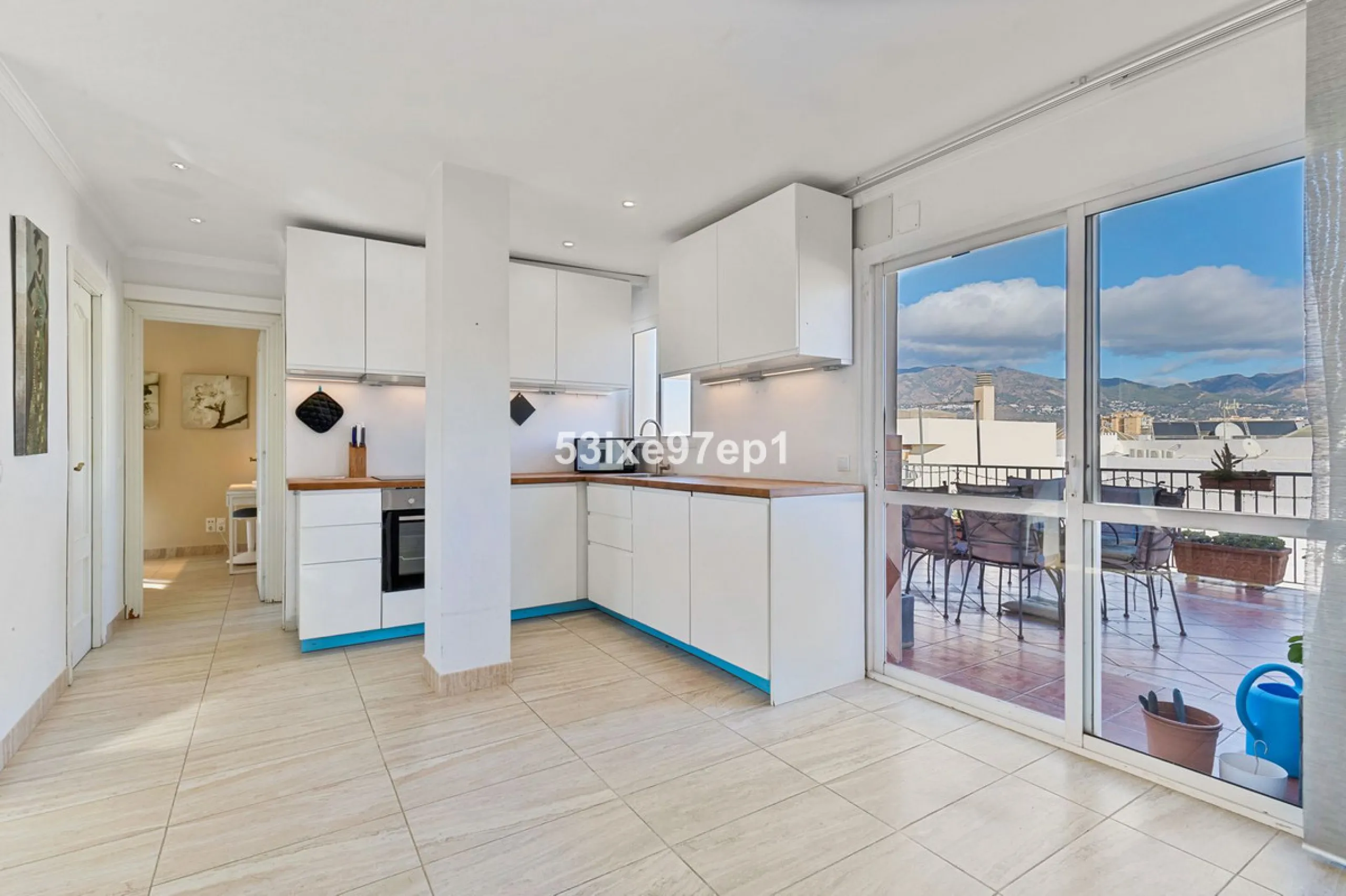 Apartment - Top Floor Apartment в продаже в Fuengirola, Málaga. В доме 2 спален и 1 ванных комнат. Площадь дома 56 м²