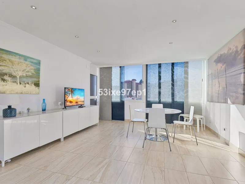Apartment - Top Floor Apartment в продаже в Fuengirola, Málaga. В доме 2 спален и 1 ванных комнат. Площадь дома 56 м²