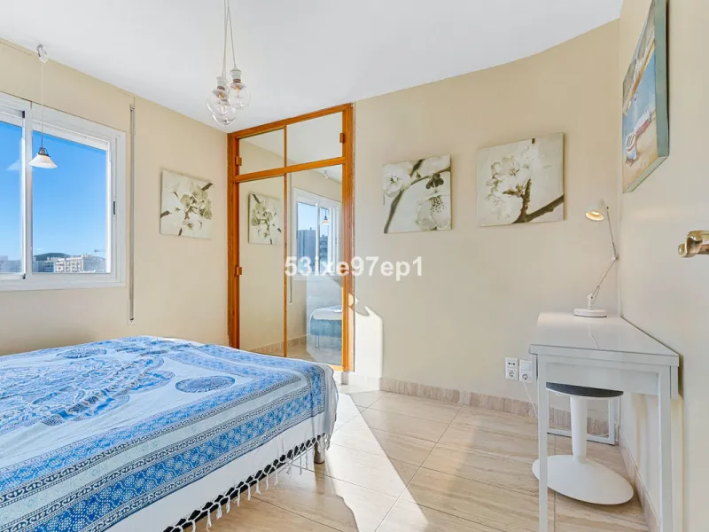Apartment - Top Floor Apartment в продаже в Fuengirola, Málaga. В доме 2 спален и 1 ванных комнат. Площадь дома 56 м²