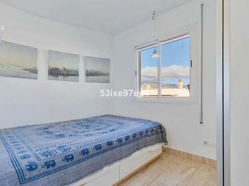 Apartment - Top Floor Apartment в продаже в Fuengirola, Málaga. В доме 2 спален и 1 ванных комнат. Площадь дома 56 м²