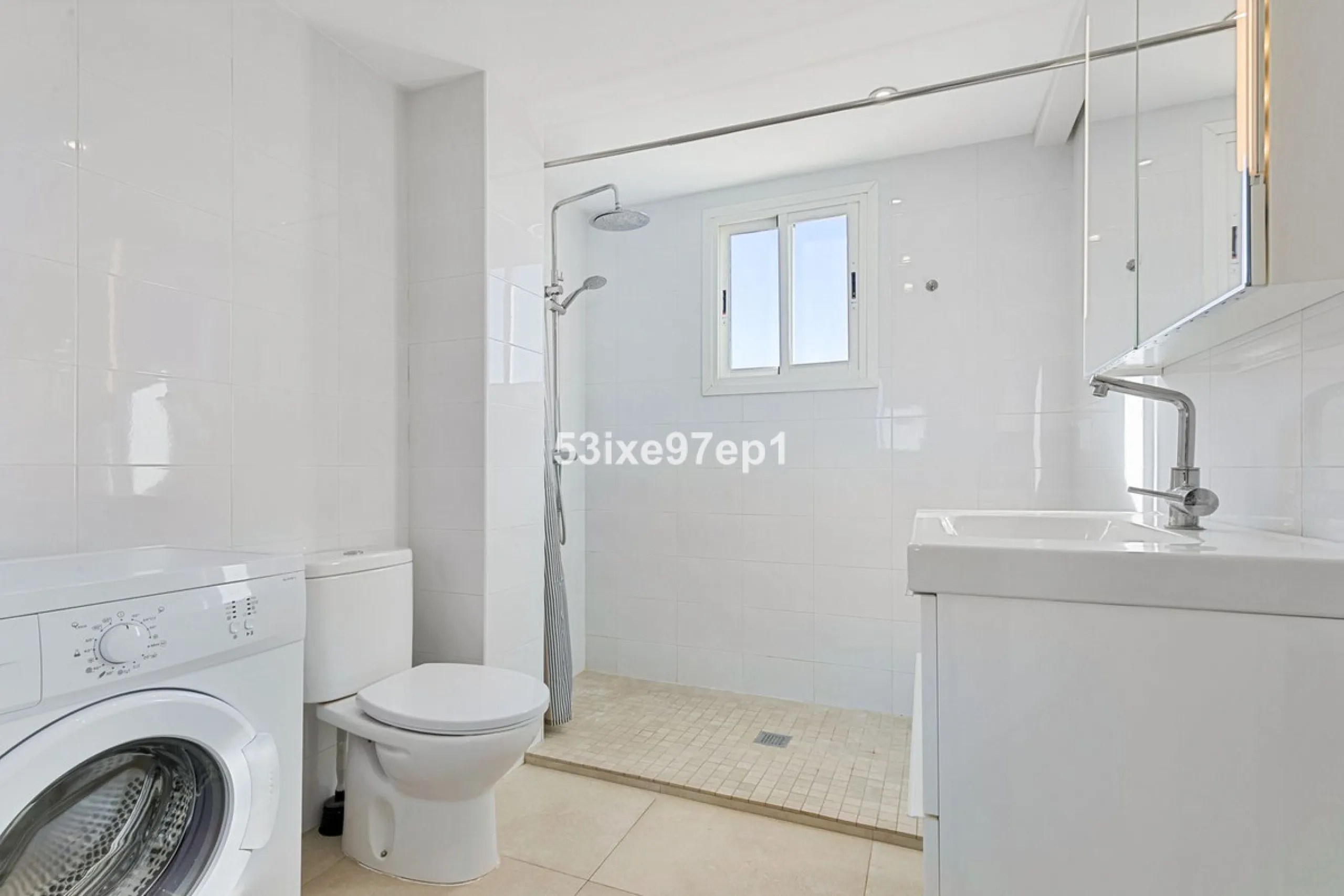 Apartment - Top Floor Apartment в продаже в Fuengirola, Málaga. В доме 2 спален и 1 ванных комнат. Площадь дома 56 м²