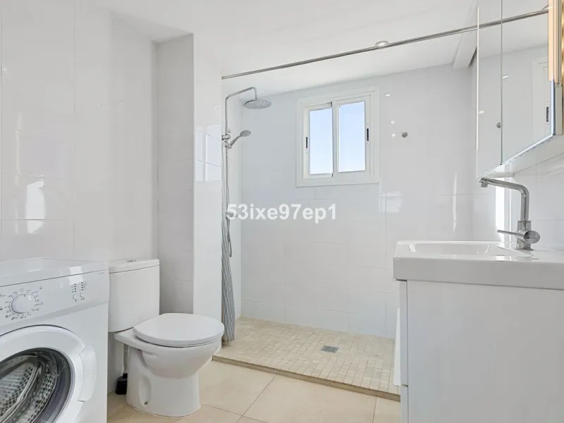 Apartment - Top Floor Apartment в продаже в Fuengirola, Málaga. В доме 2 спален и 1 ванных комнат. Площадь дома 56 м²