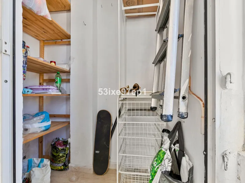 Apartment - Top Floor Apartment в продаже в Fuengirola, Málaga. В доме 2 спален и 1 ванных комнат. Площадь дома 56 м²