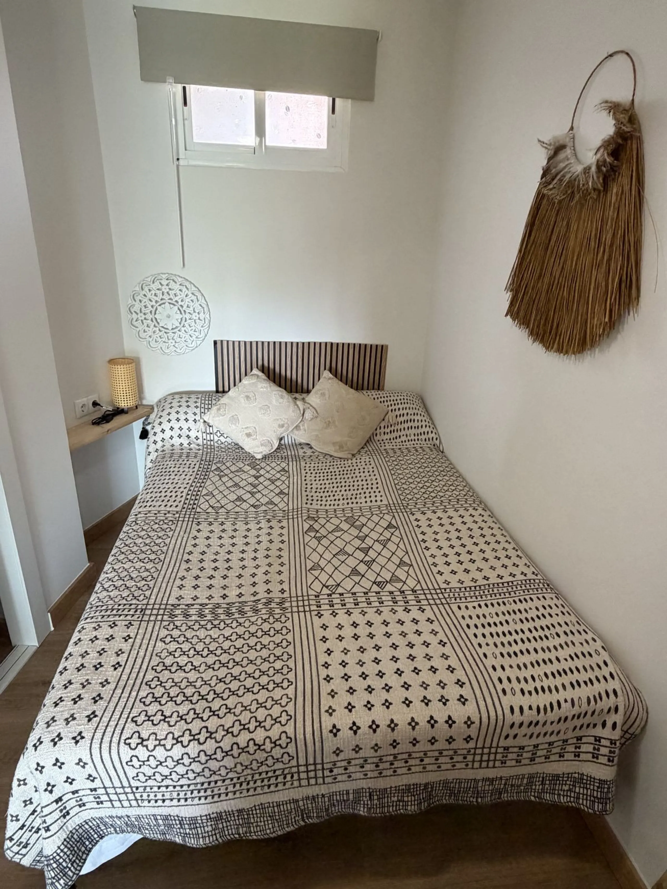 Perfect investment: TOURIST LICENCE and superbly located 2-bedroom apartment with panoramic sea and golf views