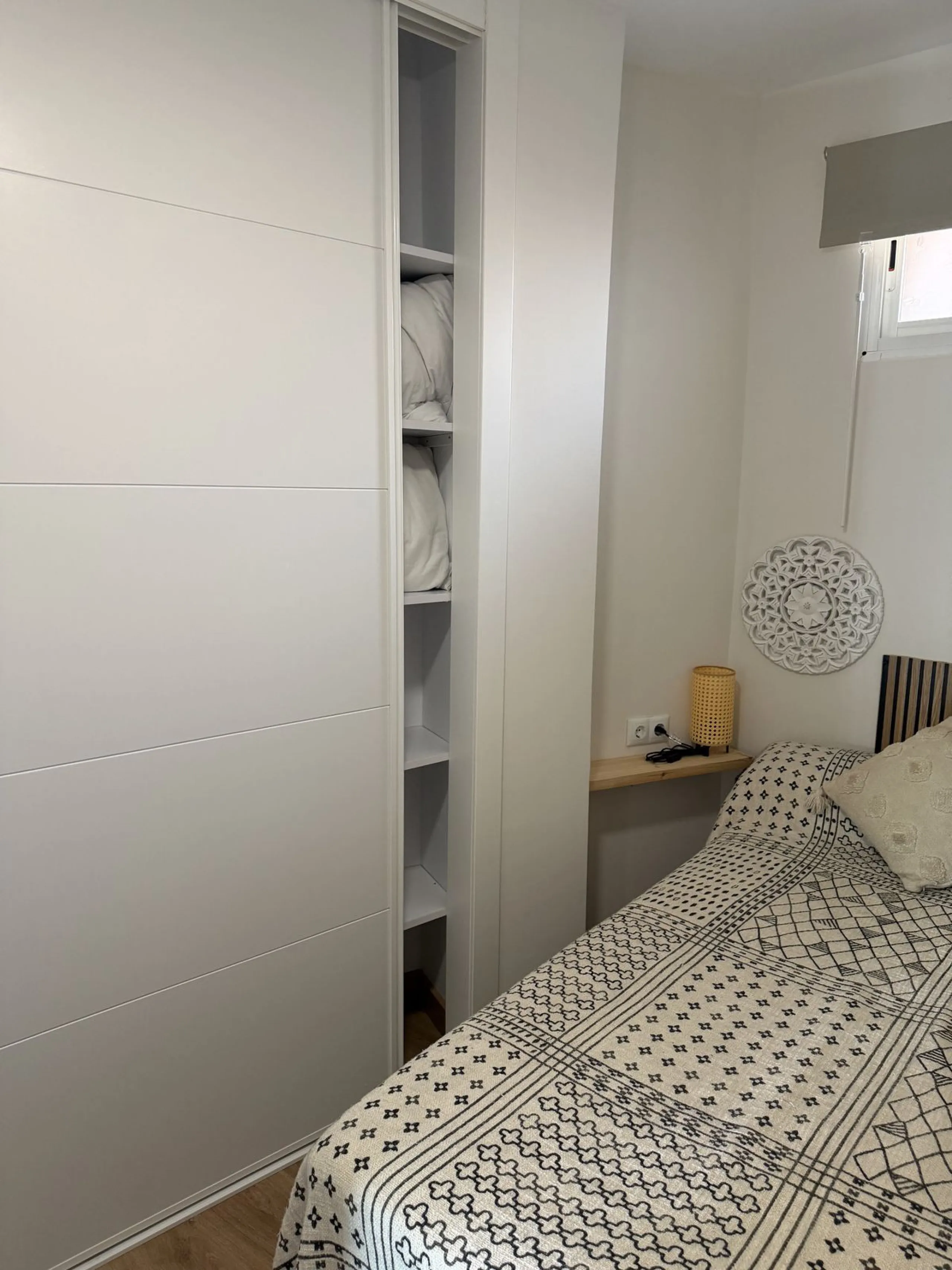 Perfect investment: TOURIST LICENCE and superbly located 2-bedroom apartment with panoramic sea and golf views