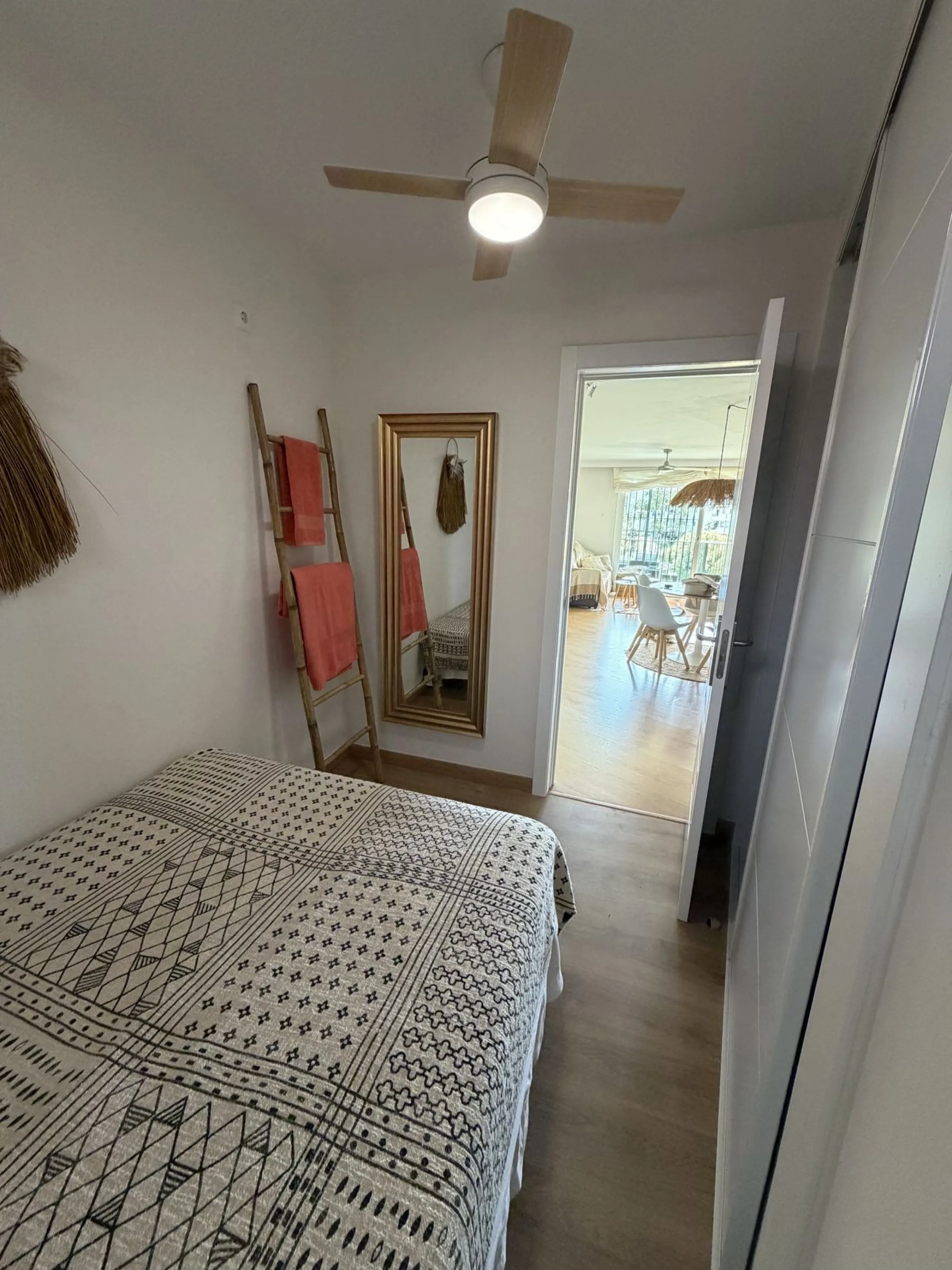 Perfect investment: TOURIST LICENCE and superbly located 2-bedroom apartment with panoramic sea and golf views