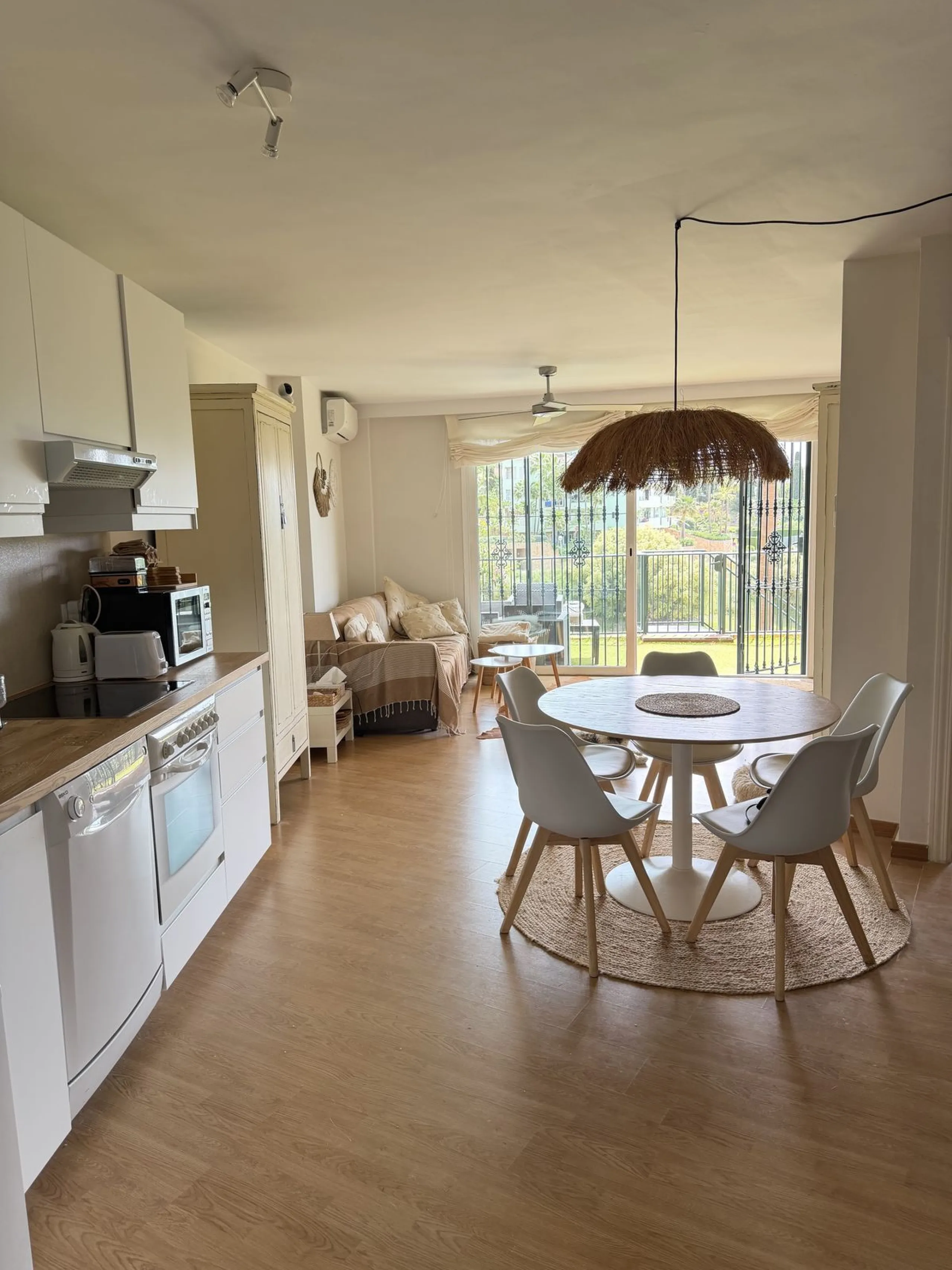 Perfect investment: TOURIST LICENCE and superbly located 2-bedroom apartment with panoramic sea and golf views