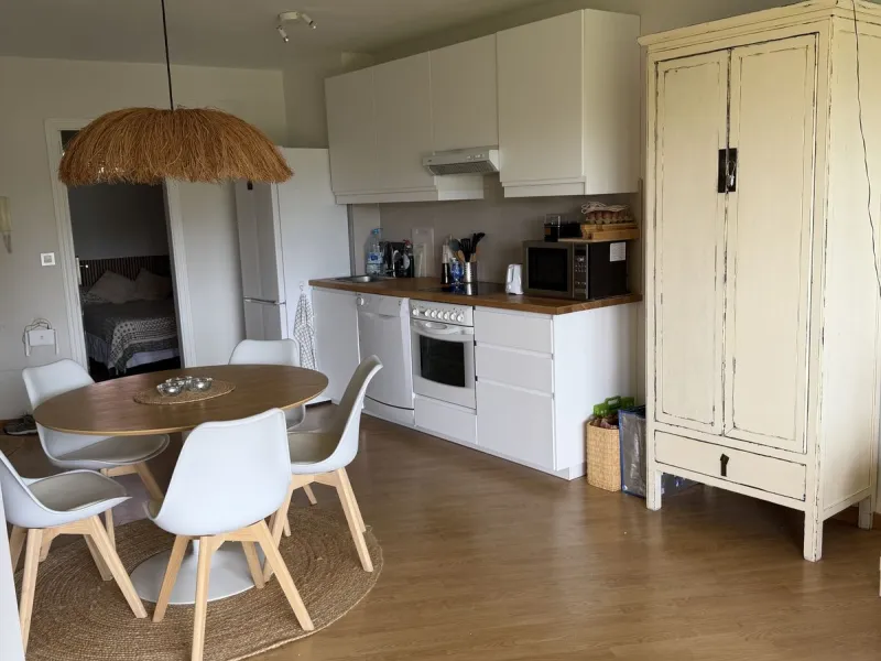 Perfect investment: TOURIST LICENCE and superbly located 2-bedroom apartment with panoramic sea and golf views