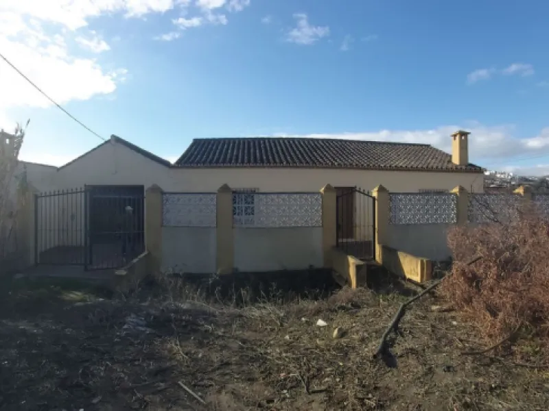 Plot - Land в продаже в Estepona, Málaga. Площадь дома 203 м². Площадь участка 25476 м²
