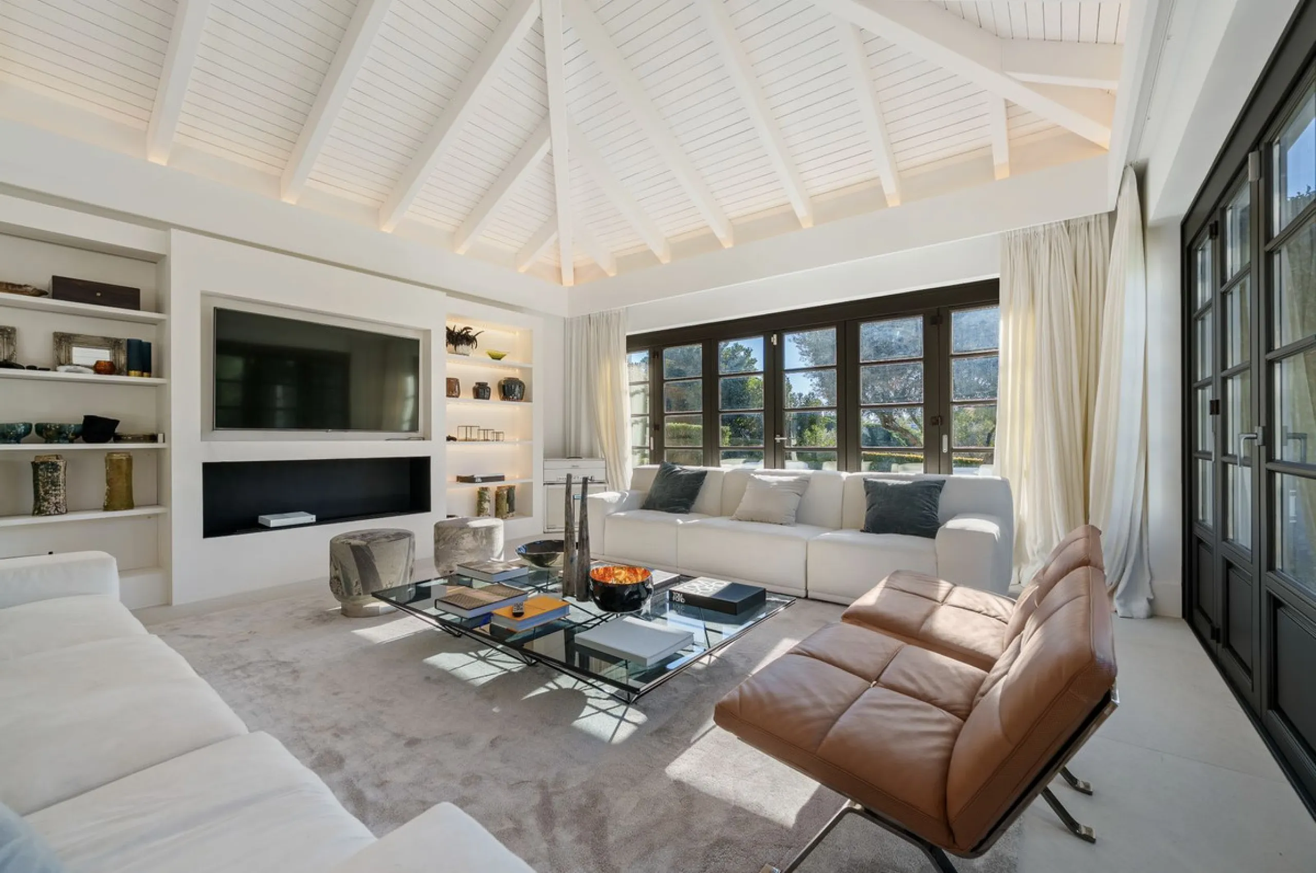 House - Detached Villa в продаже в Marbella, Málaga. В доме 5 спален и 5 ванных комнат. Площадь дома 583 м². Площадь участка 2400 м²