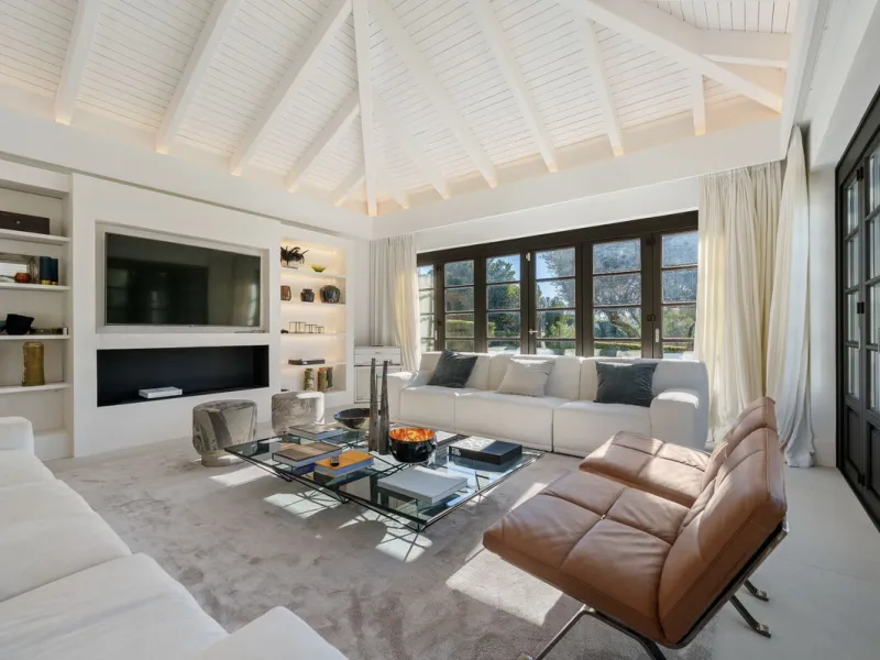House - Detached Villa в продаже в Marbella, Málaga. В доме 5 спален и 5 ванных комнат. Площадь дома 583 м². Площадь участка 2400 м²