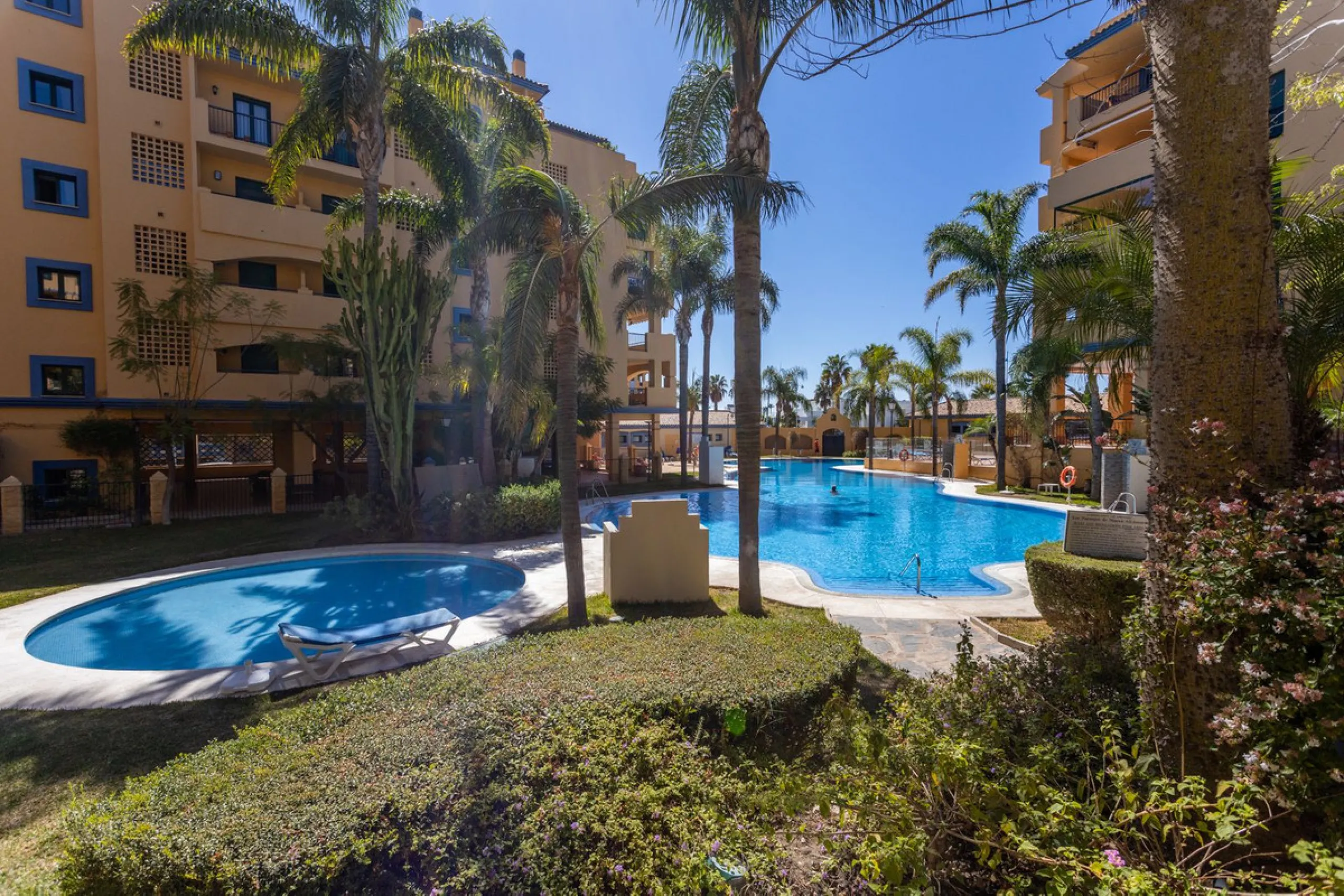 For sale: an exclusive apartment located in one of the most sought-after residential areas of Nueva Alcántara, San Pedro de Alcántara.