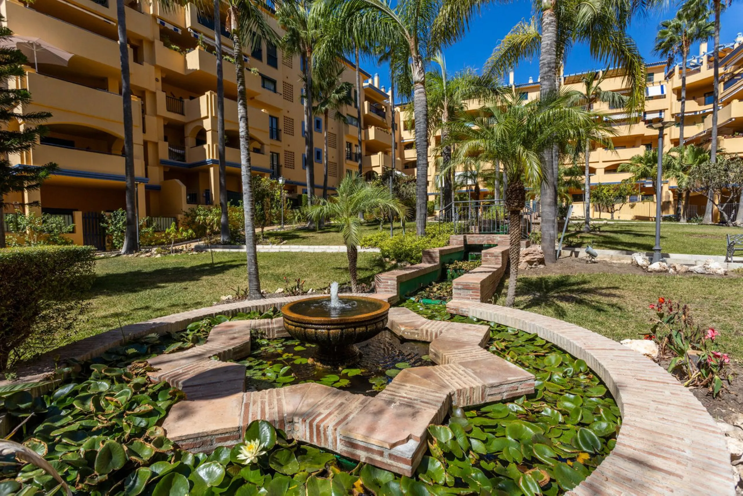 For sale: an exclusive apartment located in one of the most sought-after residential areas of Nueva Alcántara, San Pedro de Alcántara.