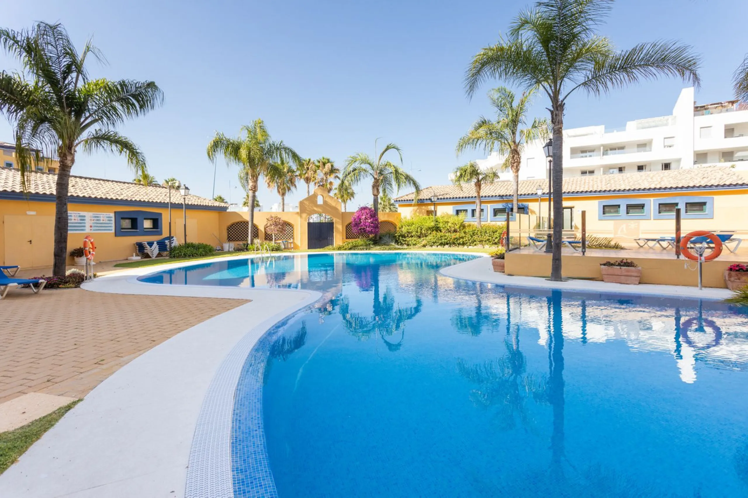 For sale: an exclusive apartment located in one of the most sought-after residential areas of Nueva Alcántara, San Pedro de Alcántara.