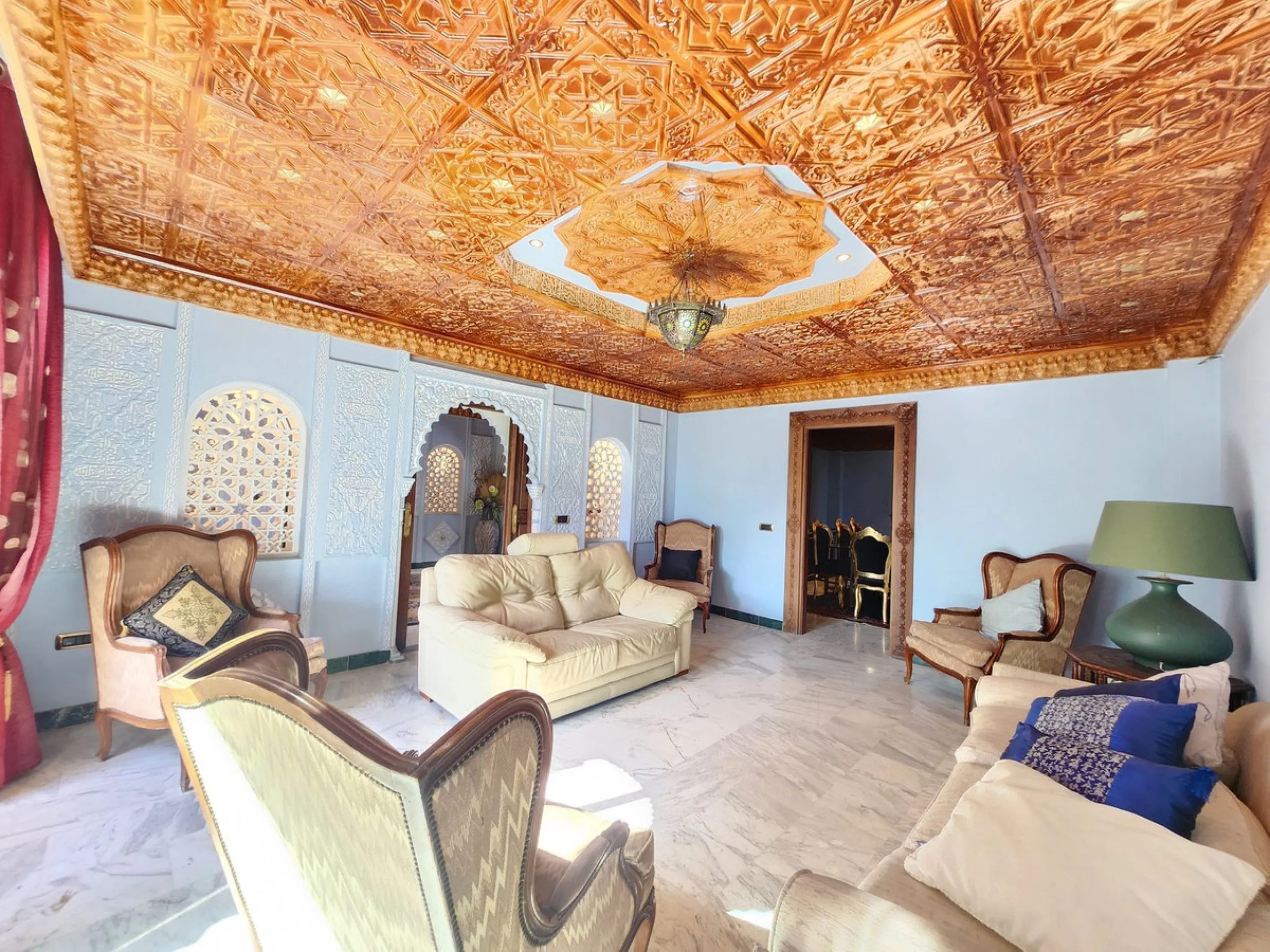 House - Detached Villa в продаже в Mijas, Málaga. В доме 8 спален и 4 ванных комнат. Площадь дома 481 м². Площадь участка 803 м²