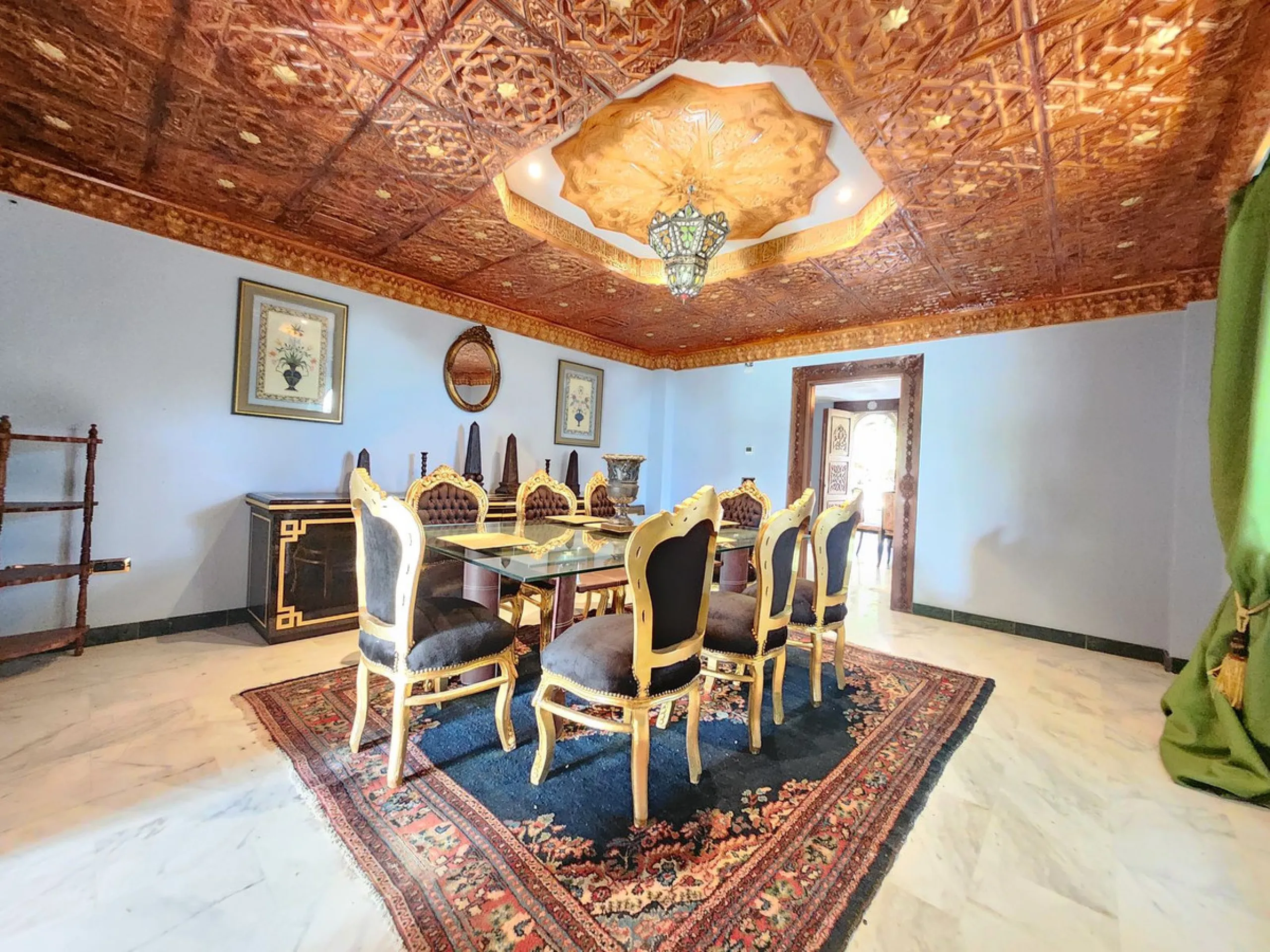 House - Detached Villa в продаже в Mijas, Málaga. В доме 8 спален и 4 ванных комнат. Площадь дома 481 м². Площадь участка 803 м²