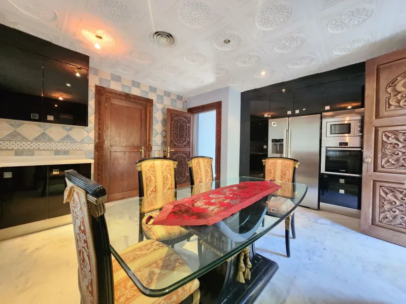 House - Detached Villa в продаже в Mijas, Málaga. В доме 8 спален и 4 ванных комнат. Площадь дома 481 м². Площадь участка 803 м²