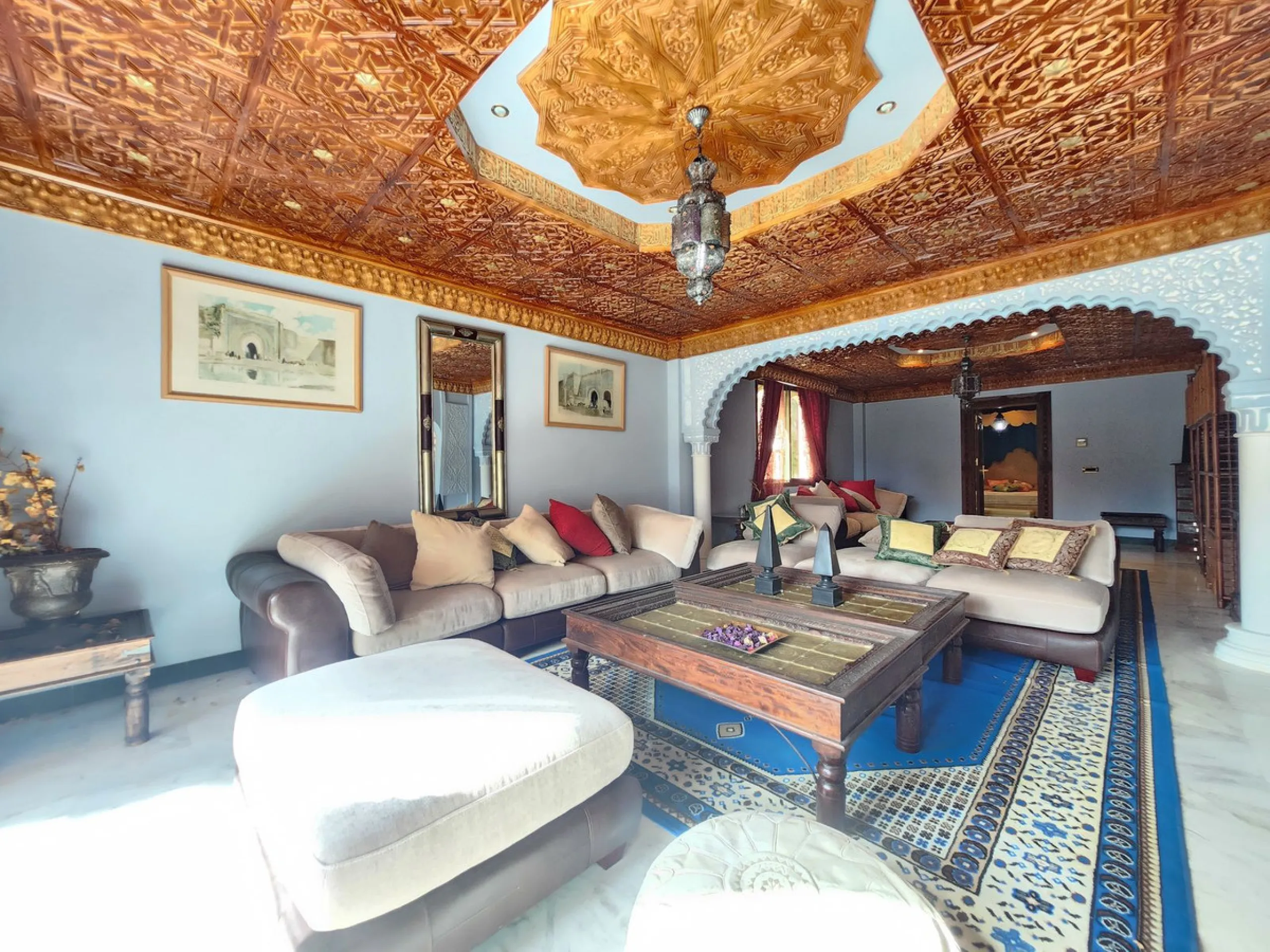 House - Detached Villa в продаже в Mijas, Málaga. В доме 8 спален и 4 ванных комнат. Площадь дома 481 м². Площадь участка 803 м²