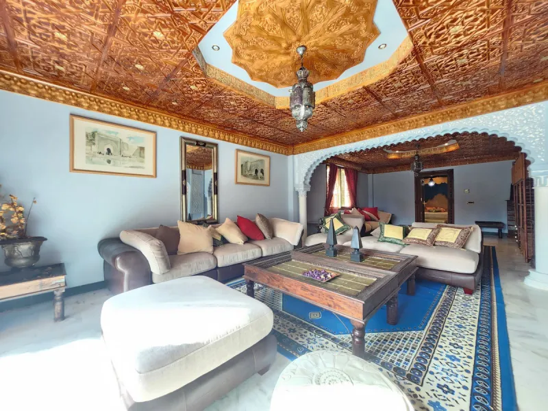 House - Detached Villa в продаже в Mijas, Málaga. В доме 8 спален и 4 ванных комнат. Площадь дома 481 м². Площадь участка 803 м²