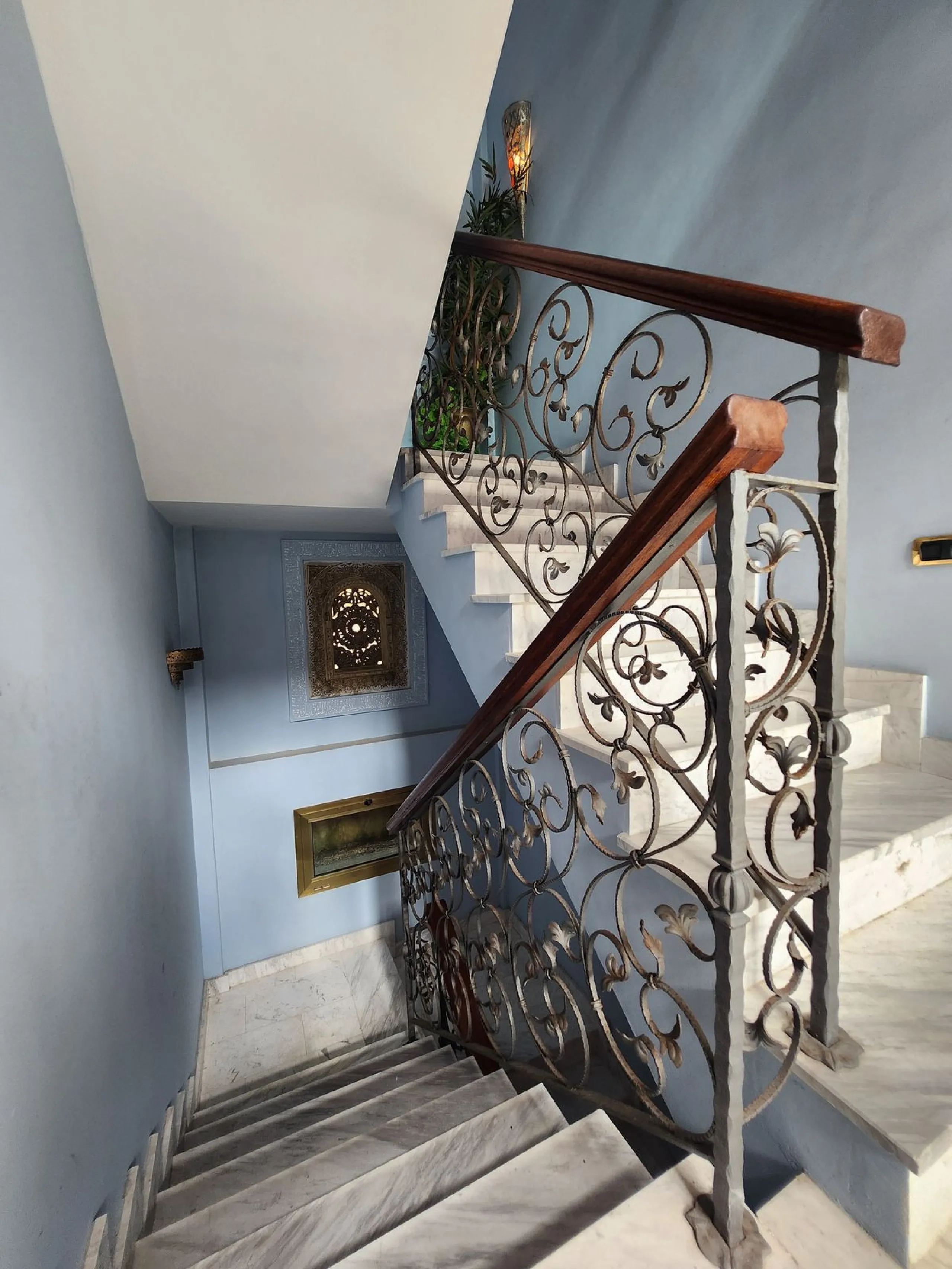 House - Detached Villa в продаже в Mijas, Málaga. В доме 8 спален и 4 ванных комнат. Площадь дома 481 м². Площадь участка 803 м²