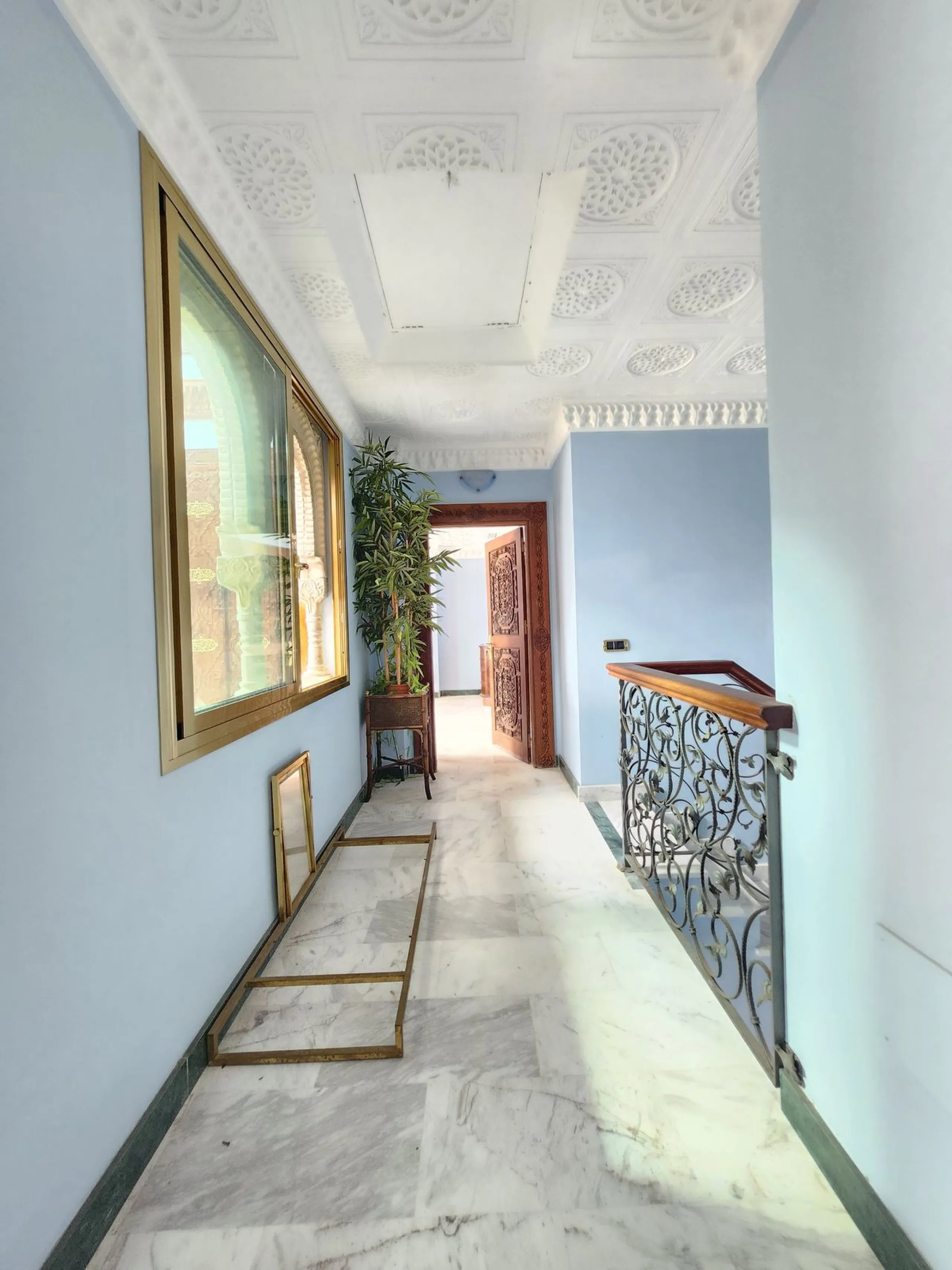 House - Detached Villa в продаже в Mijas, Málaga. В доме 8 спален и 4 ванных комнат. Площадь дома 481 м². Площадь участка 803 м²