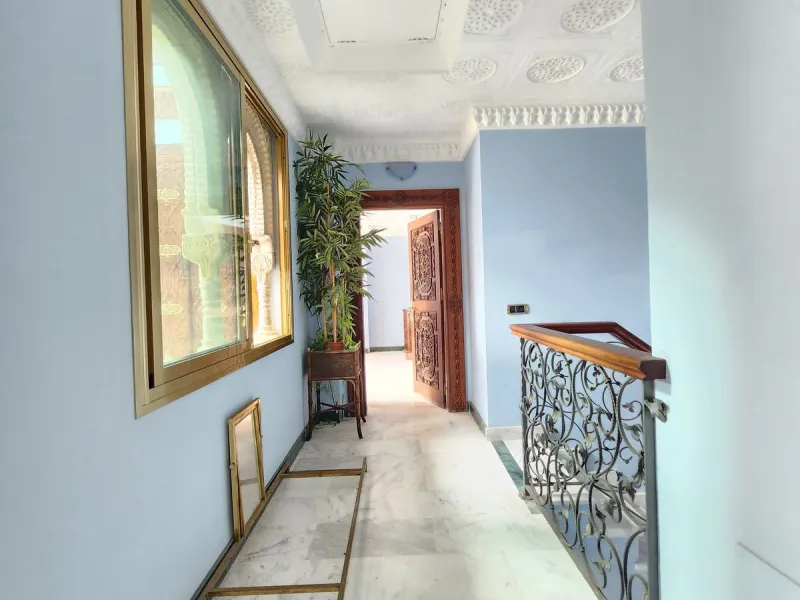 House - Detached Villa в продаже в Mijas, Málaga. В доме 8 спален и 4 ванных комнат. Площадь дома 481 м². Площадь участка 803 м²