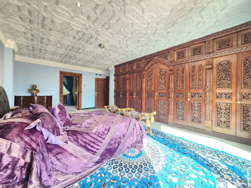 House - Detached Villa в продаже в Mijas, Málaga. В доме 8 спален и 4 ванных комнат. Площадь дома 481 м². Площадь участка 803 м²