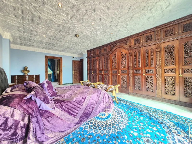 House - Detached Villa в продаже в Mijas, Málaga. В доме 8 спален и 4 ванных комнат. Площадь дома 481 м². Площадь участка 803 м²