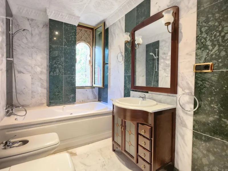 House - Detached Villa в продаже в Mijas, Málaga. В доме 8 спален и 4 ванных комнат. Площадь дома 481 м². Площадь участка 803 м²