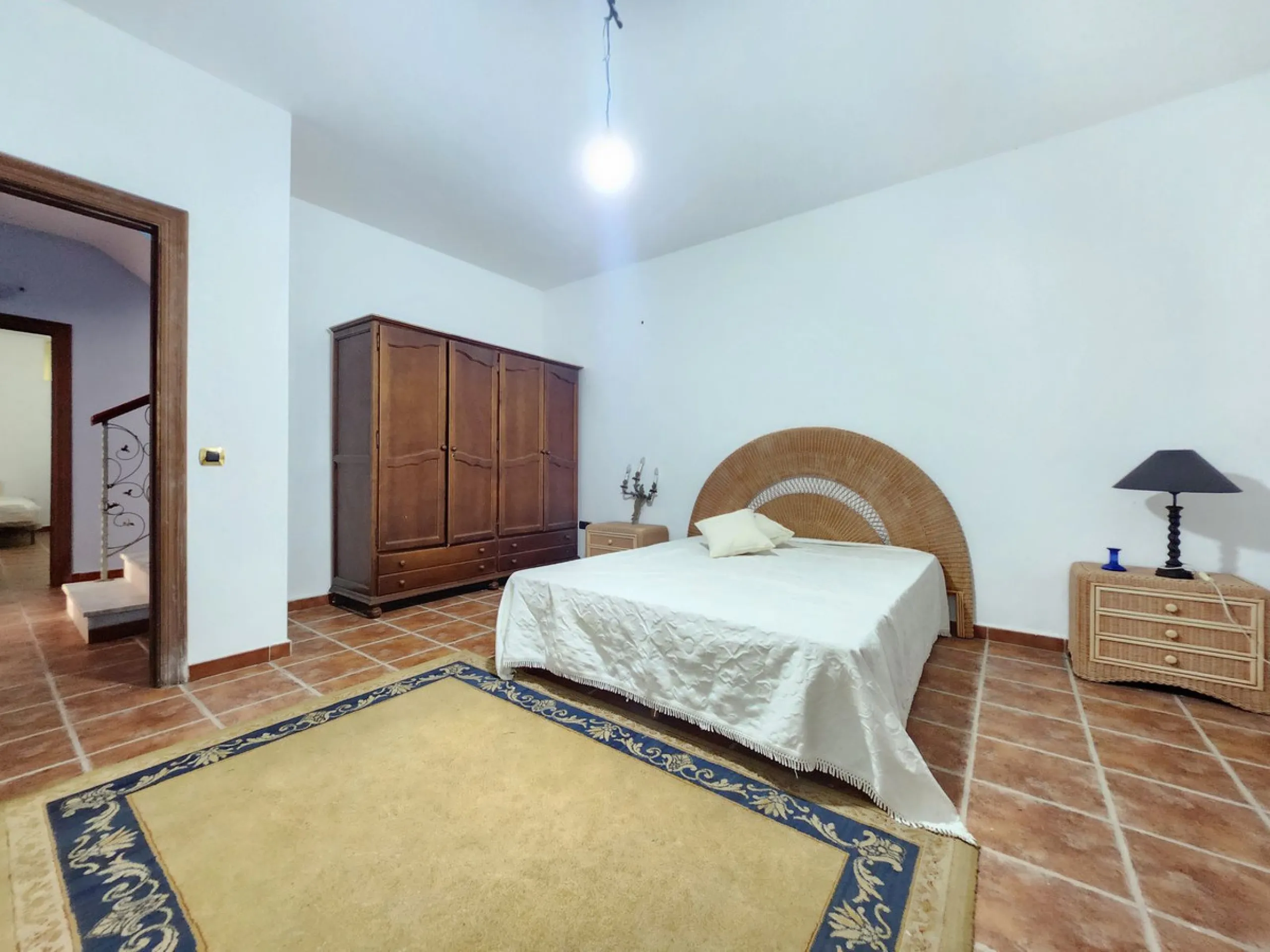 House - Detached Villa в продаже в Mijas, Málaga. В доме 8 спален и 4 ванных комнат. Площадь дома 481 м². Площадь участка 803 м²