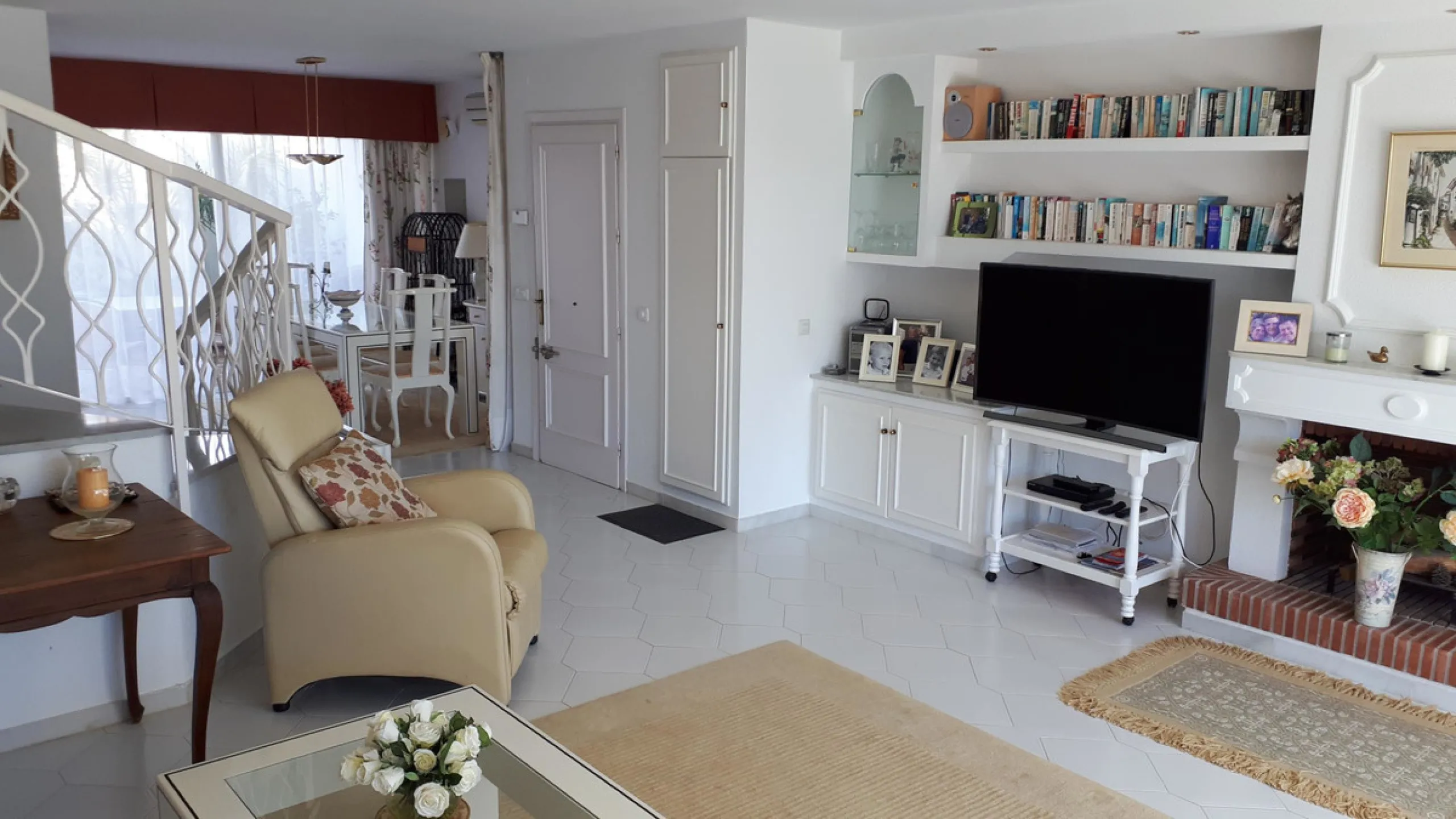 FANTASTIC PROPERTY WITH LOVELY SEA VIEWS