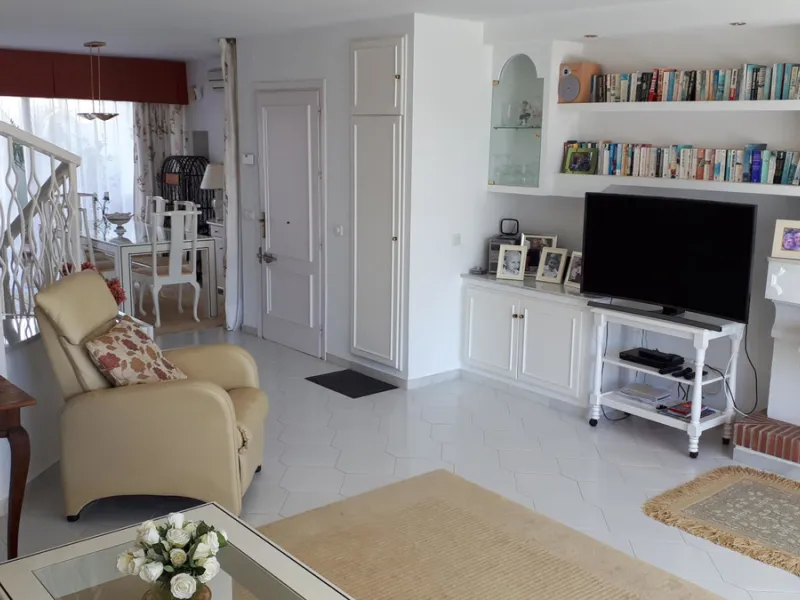 FANTASTIC PROPERTY WITH LOVELY SEA VIEWS