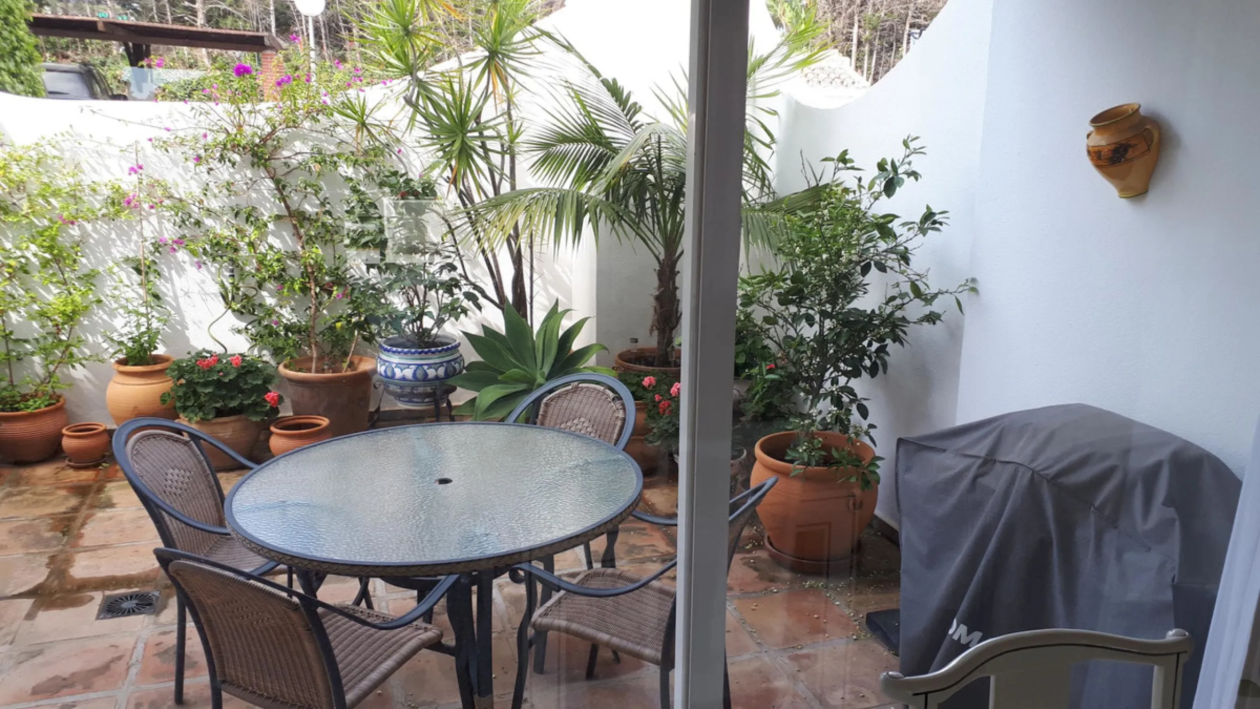 FANTASTIC PROPERTY WITH LOVELY SEA VIEWS