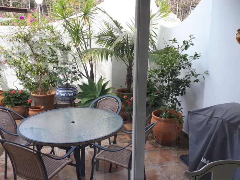 FANTASTIC PROPERTY WITH LOVELY SEA VIEWS