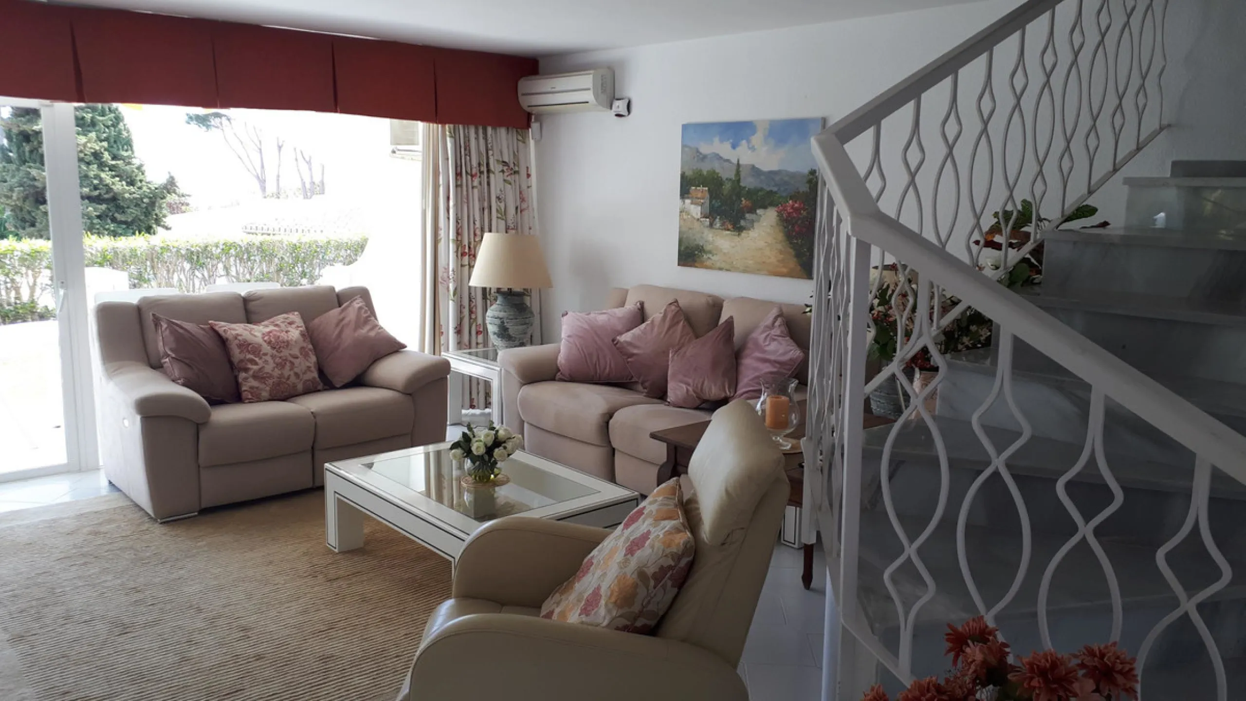 FANTASTIC PROPERTY WITH LOVELY SEA VIEWS