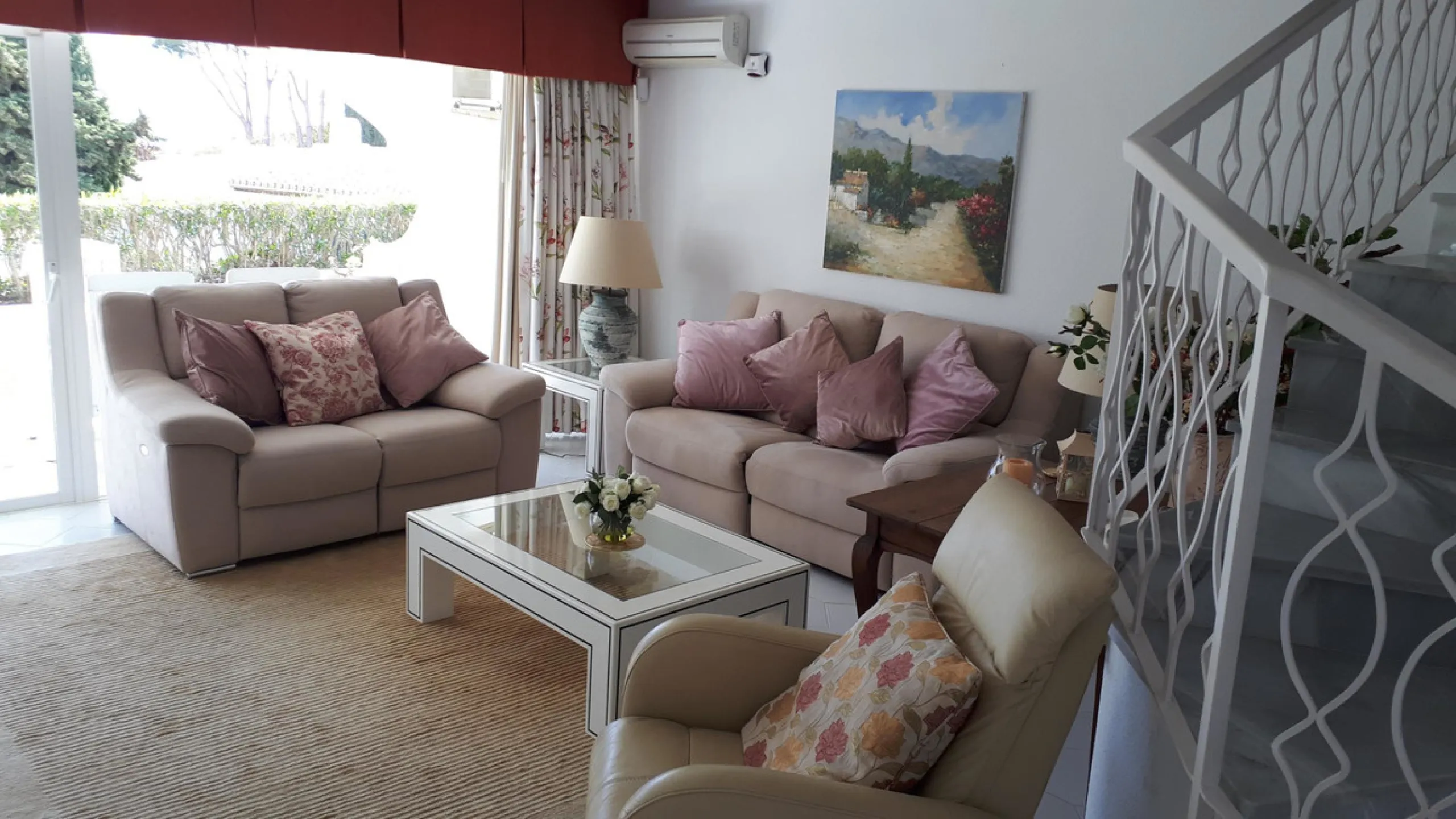 FANTASTIC PROPERTY WITH LOVELY SEA VIEWS
